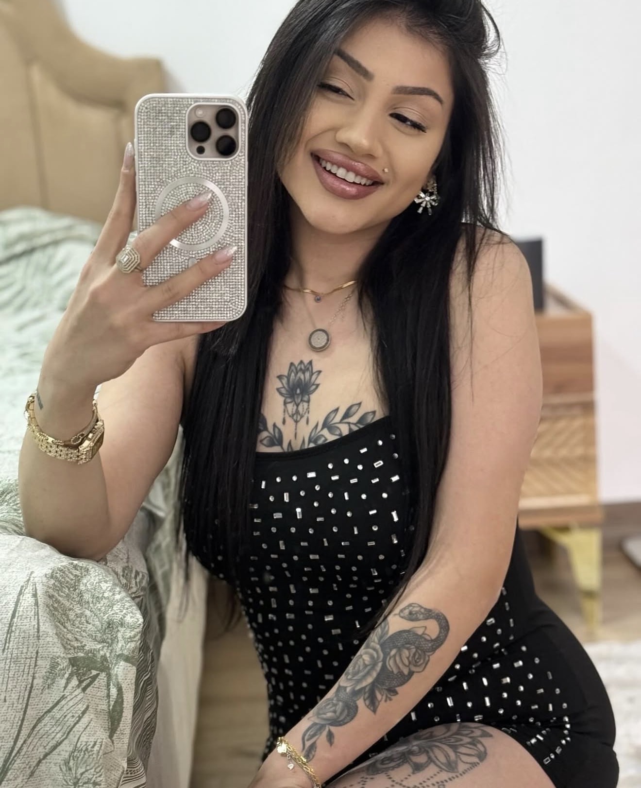 Cumhuriyet Masaj Yapan Escort Bayan Pınar