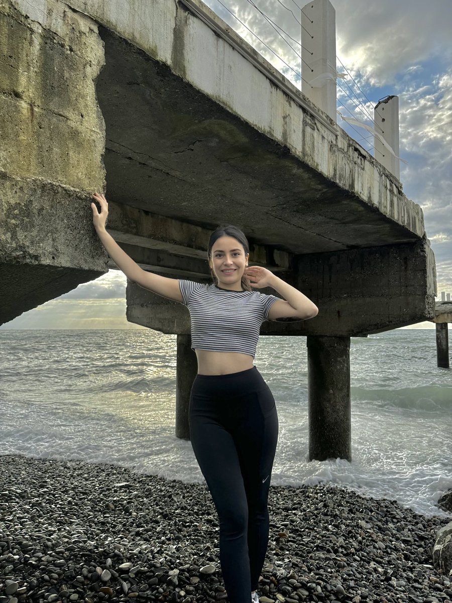 Sinirli Kendine Güvenen Kadın Escort Ayça